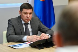 Евгений Первышов поручил ускорить ремонт коллектора на Набережной