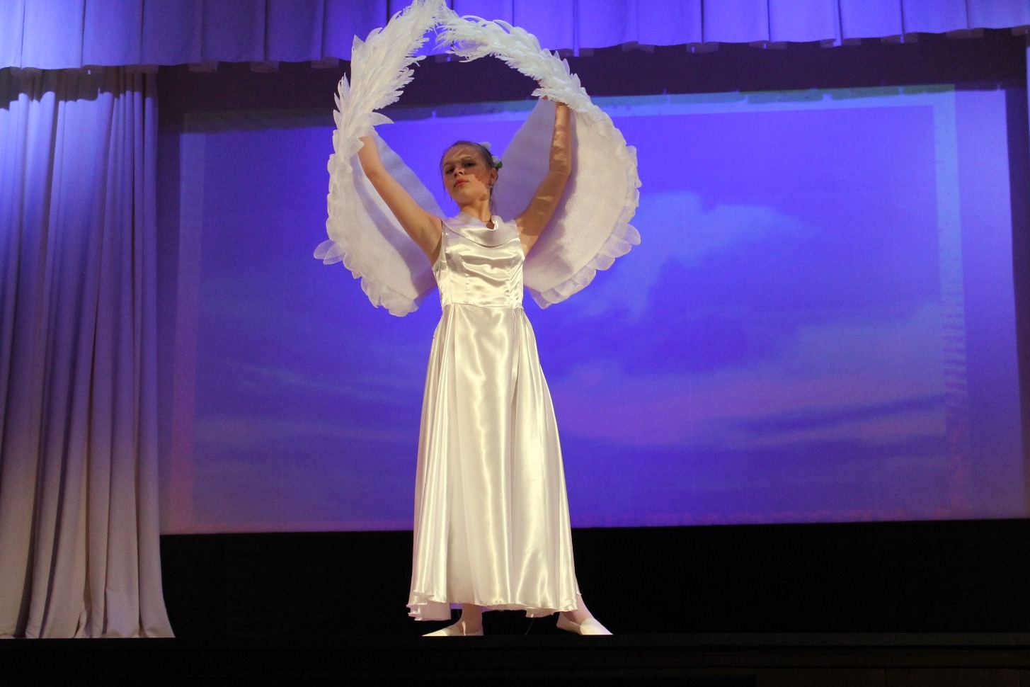 Анастасия Назарова с танцем «Ангел летит»