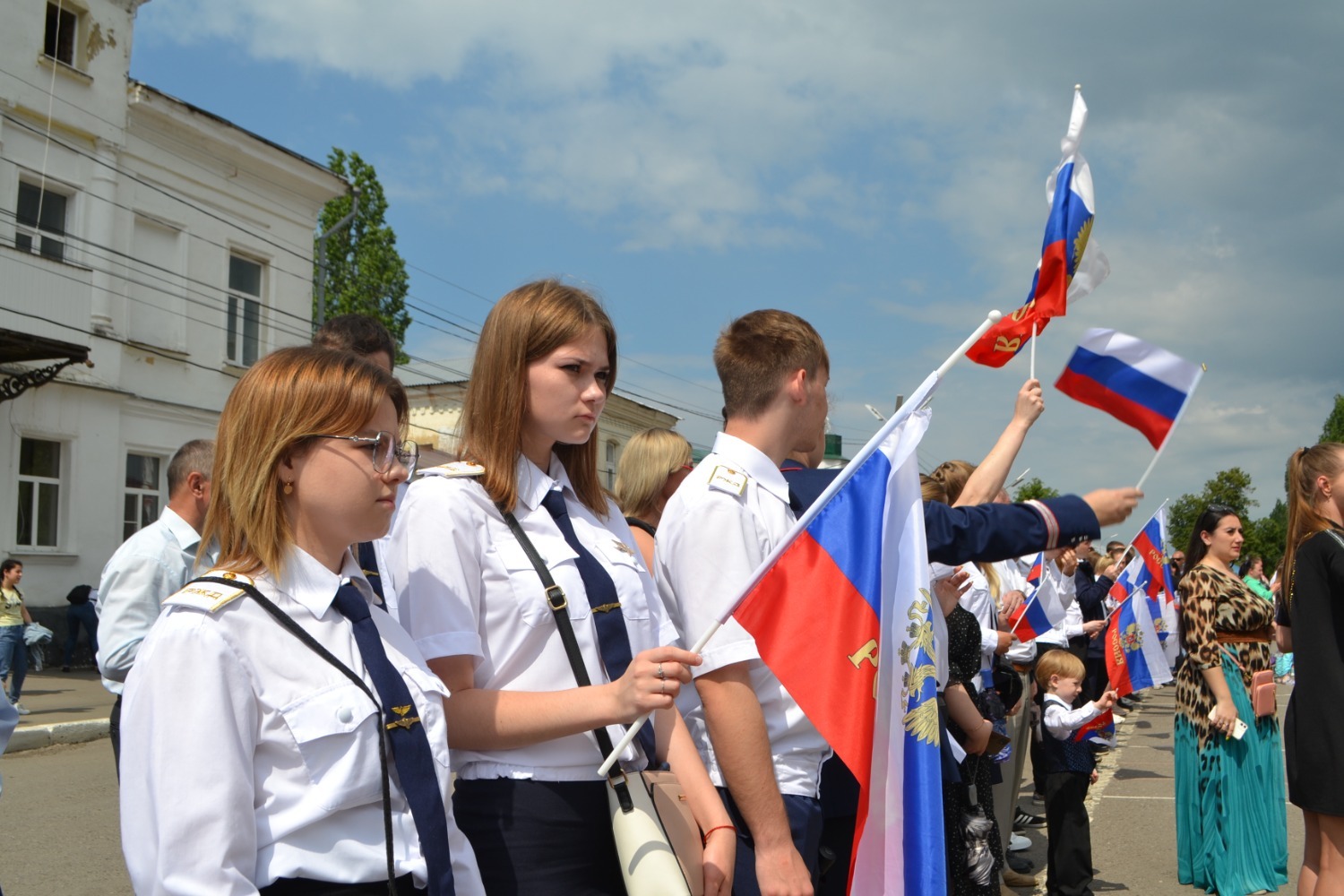 Студенты Железнодорожного колледжа имени Валентина Баранова на праздновании Дня России