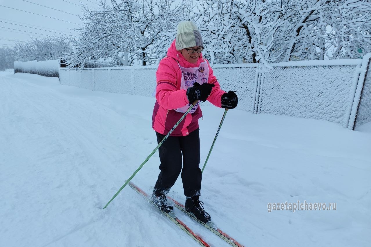 В возрастной категории от 37 до 50 лет на лыжню вышла Ирина Плыкина