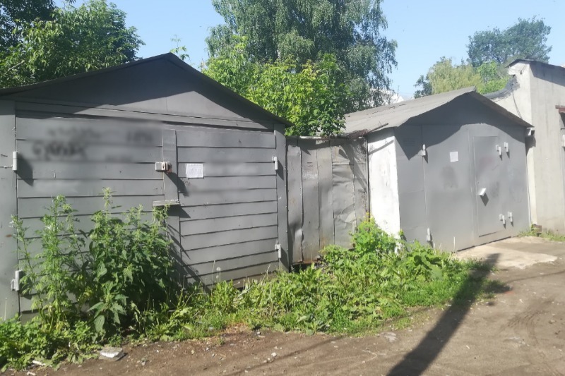 Гараж без хозяина. Гаражи. Гараж на улице. Бесхозяйные гаражи. Гаражное общество.