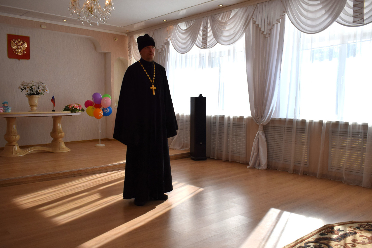 Поздравляет настоятель Михаило-Архангельского храма священник Максим Мошкин