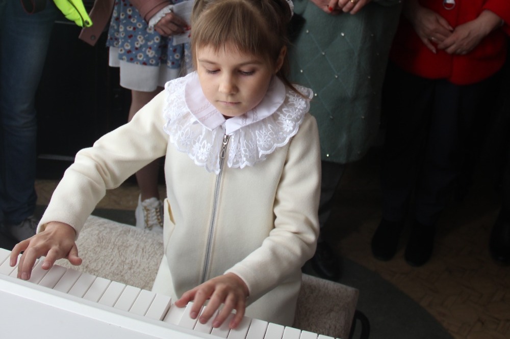 Юная пианистка Арина Кошелева