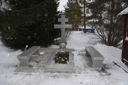 В музее-заповеднике «Ивановка» установили памятник на могиле его создателя Александра Ермакова