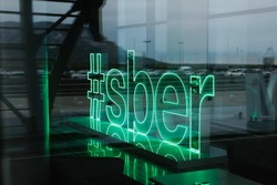 Сбер опубликовал видеословарь русского жестового языка