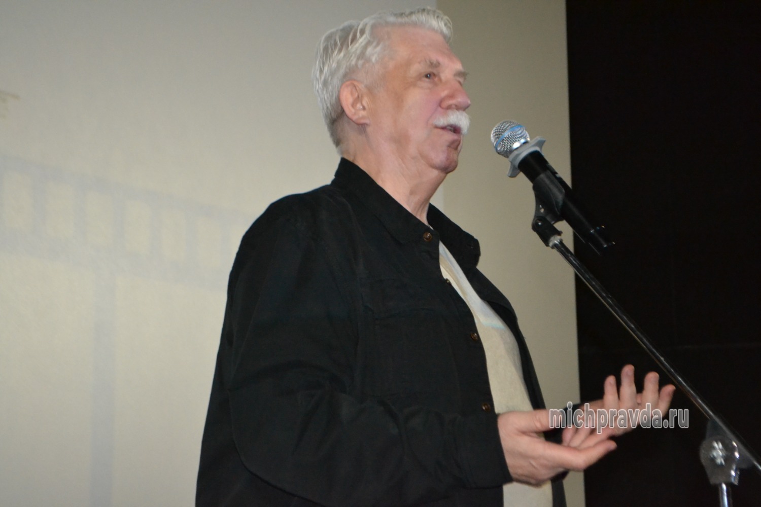 Сергей Баталов выступает с притственным словом 