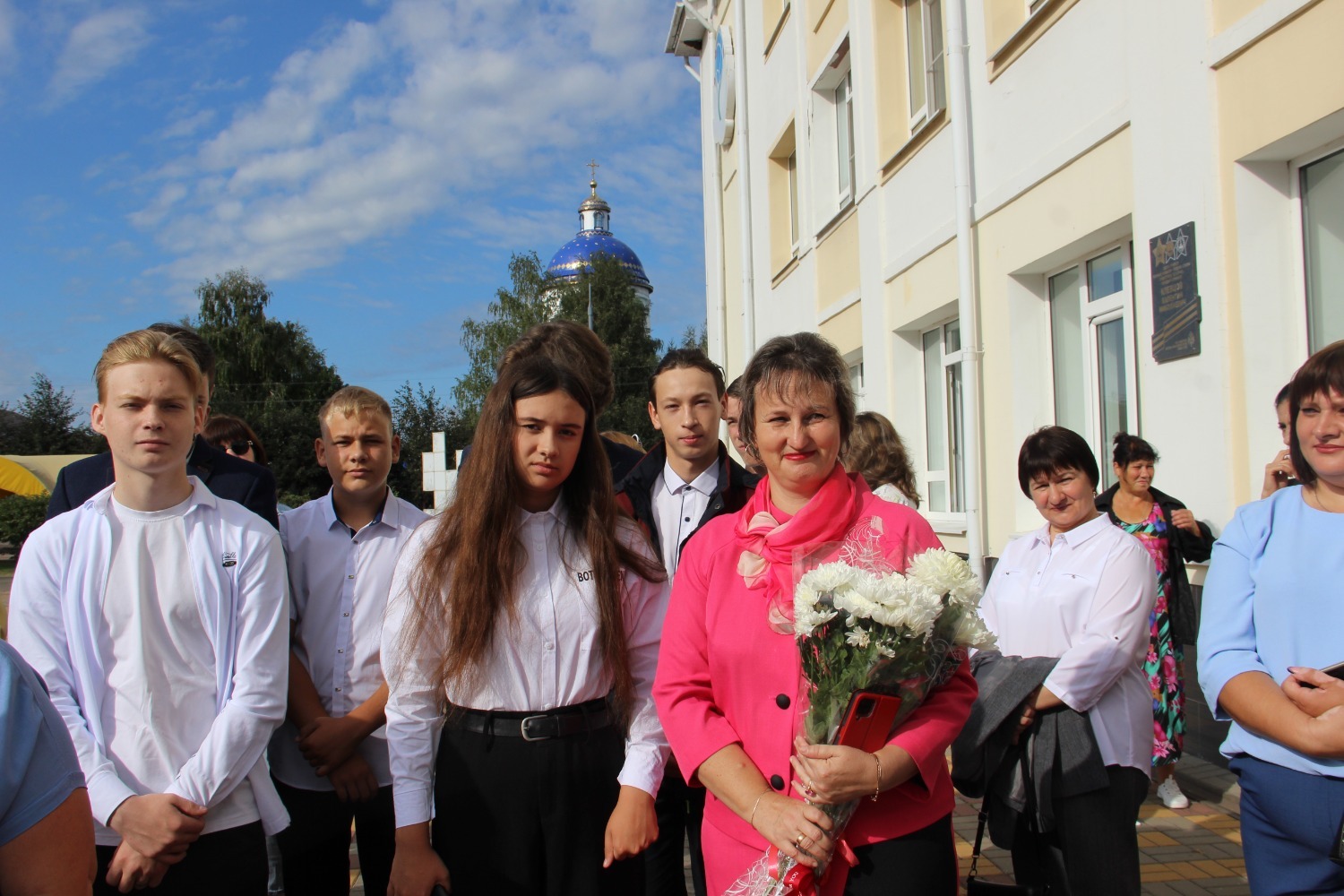 Десятиклассники с классным руководителем Ириной Тепляковой