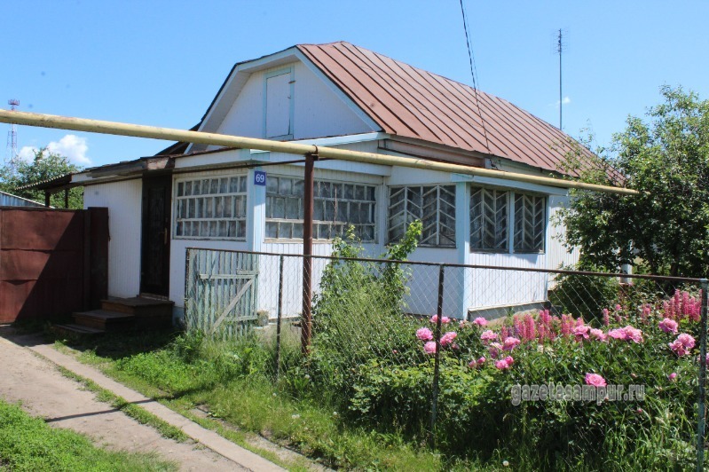 Дом, в котором жил Герой СССР Николай Самородов. Село Сампур