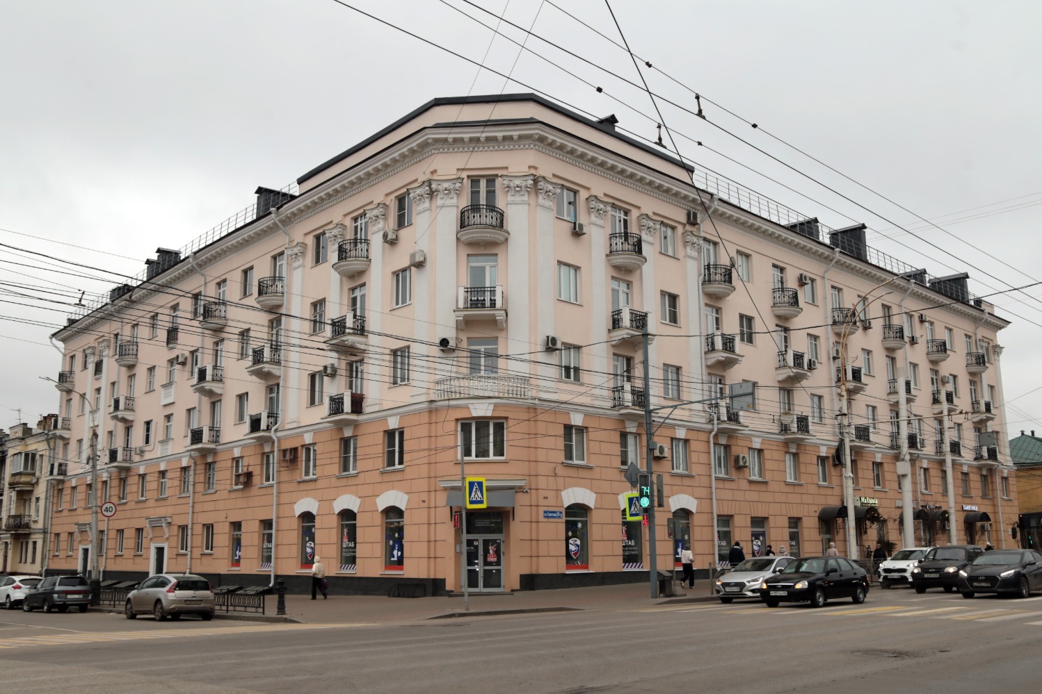 дом на углу Советской и М.Горького