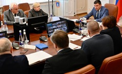 Евгений Первышов: «Поддержка многодетных матерей не должна ограничиваться возрастными рамками» 