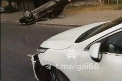 В Тамбове «Приора», столкнувшись с «Киа», перевернулась вверх тормашками
