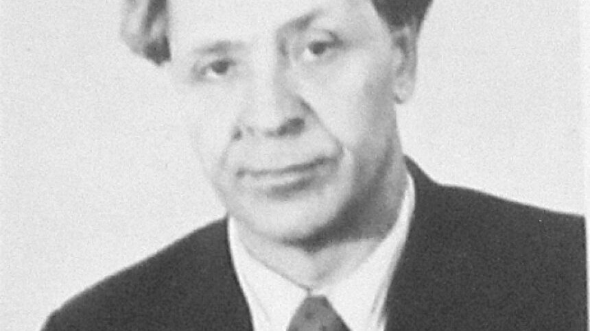 Директор школы  Валентин Николаевич  Синицын. 1980 год.