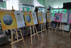 В Котовске открылась фотовыставка монет «Путешествие в детство»