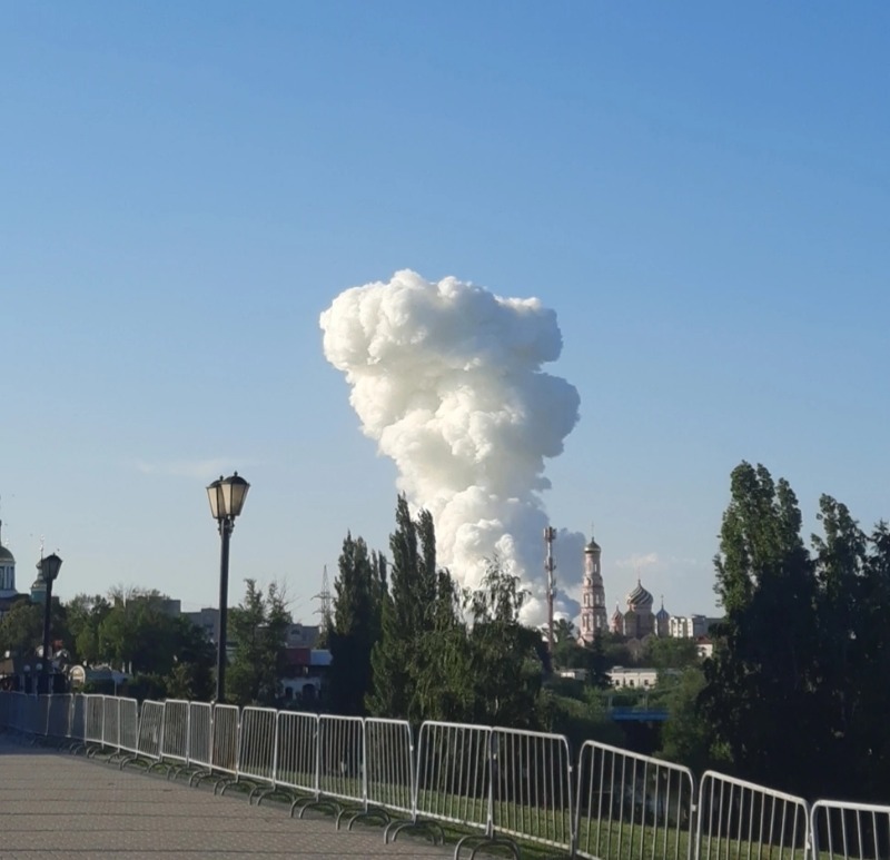 Воздушный дым. Много дыма. Дым от электронной сигареты. Дымные горы. Густой дым.