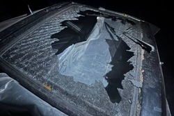 Пенсионер из Мичуринского округа разбил костылем автомобиль в пылу ссоры 
