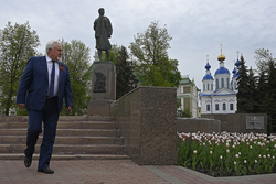 В Тамбове Евгений Матушкин возложил цветы к памятнику Зои Космодемьянской
