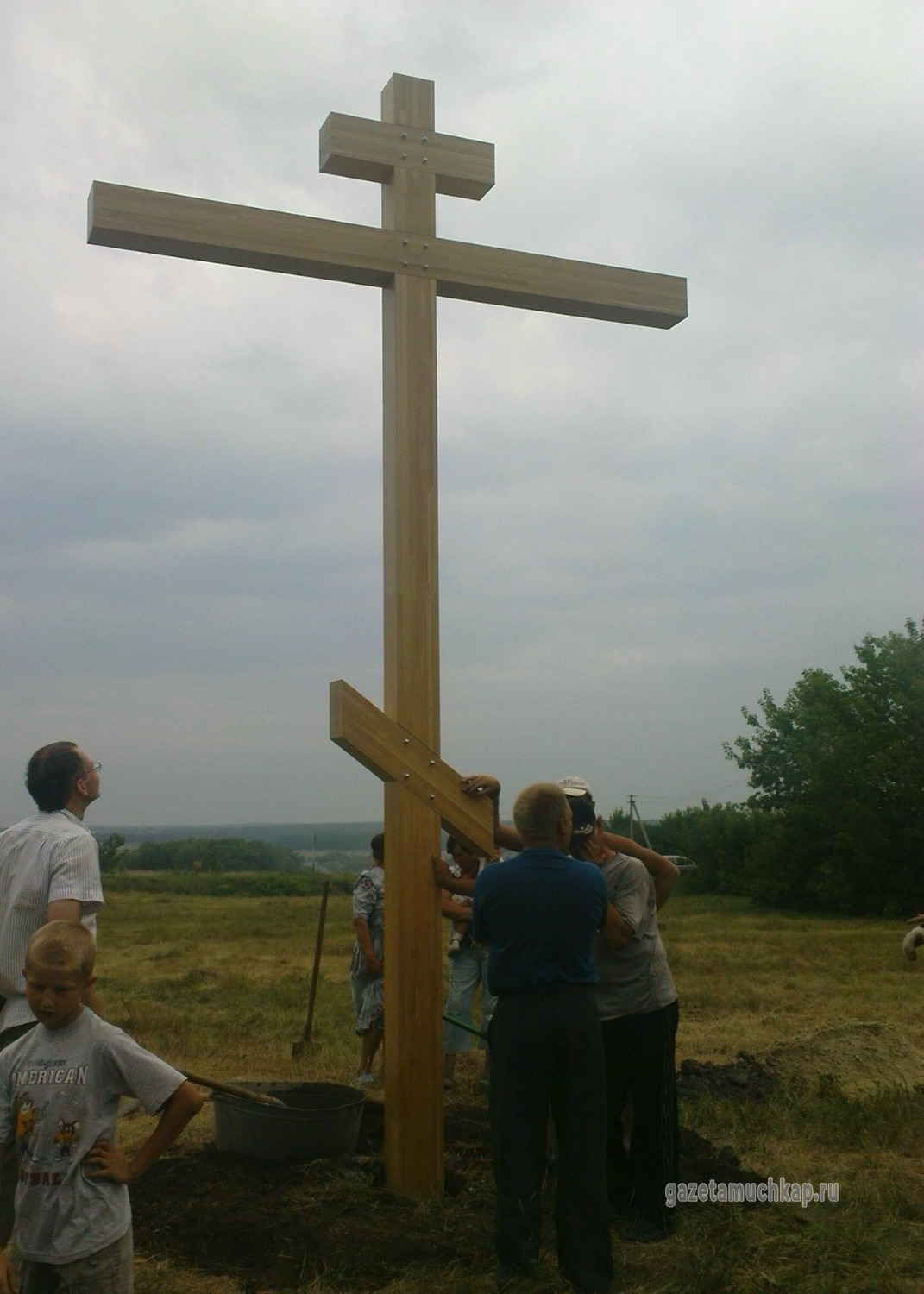 Установка поклонного креста