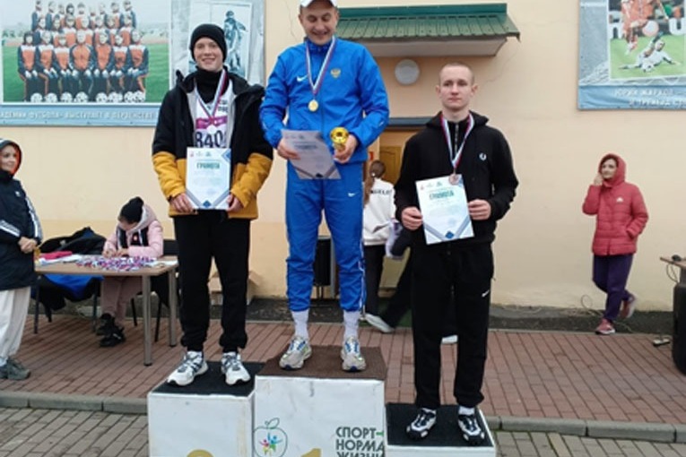 На пьедестале почета