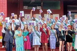 Вперёд в будущее: тамбовские выпускники попрощались со школой