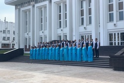 Камерный хор имени Сергея Рахманинова исполнил гимн ко Дню флага