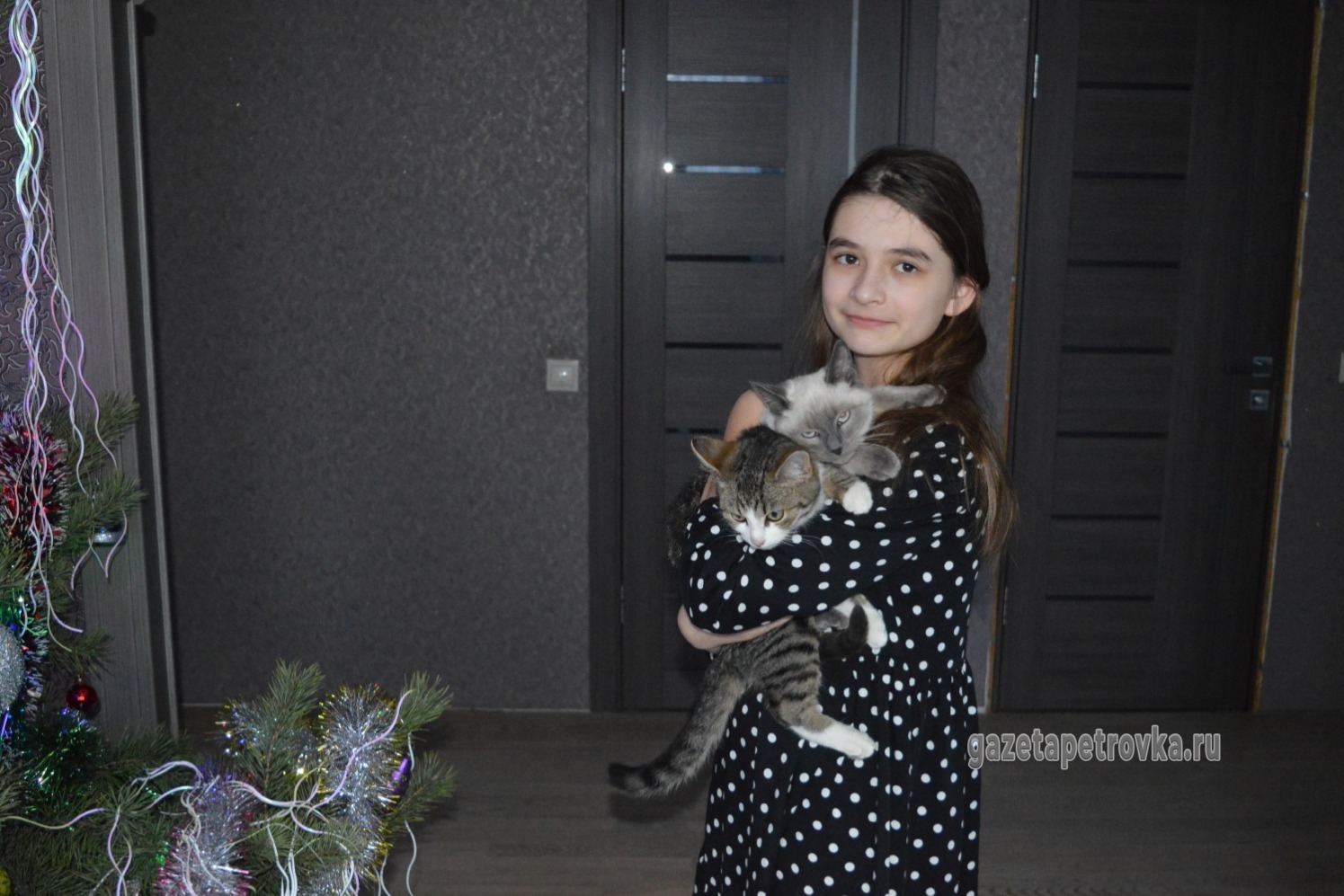 Маша любит и своих домашних котов Васю и Сёму