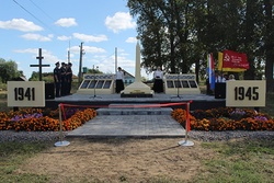 В моршанском селе открыли мемориал в память о погибших в войну земляках