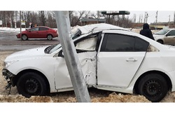 В посёлке Первомайский 23 февраля водитель погиб, врезавшись в столб
