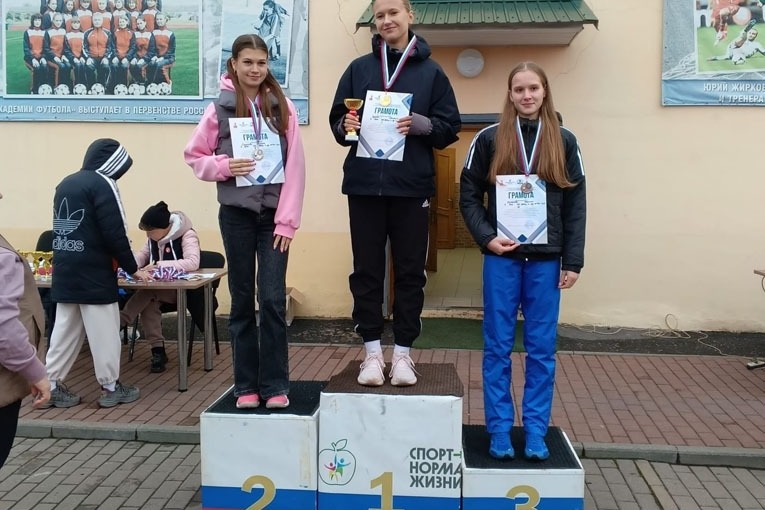 На пьедестале почета