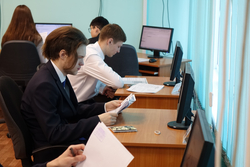Тамбовские школьники сдают тренировочный ЕГЭ по информатике в компьютерной форме