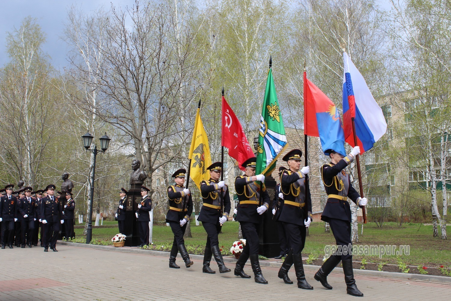 Парад в парке Победы посёлка Сатинка