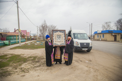 В Тамбове прошёл крестный ход на автомобилях против коронавируса