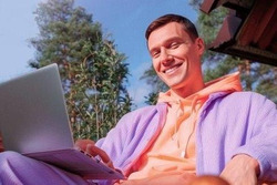 Современная тенденция или необходимость: «Ростелеком» организует интернет без проводов в подъезде и во дворе