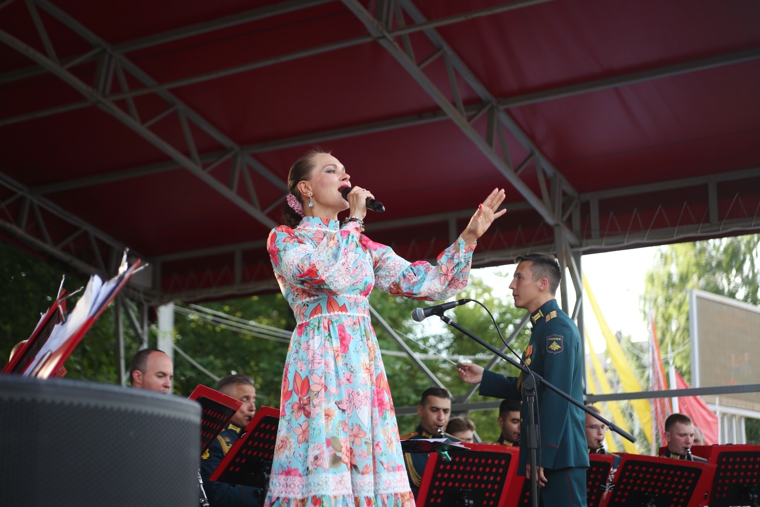 Солистка оркестра Светлана Ильина