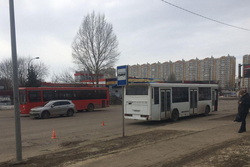 В тамбовском автобусе, который начал движение, упала пассажирка