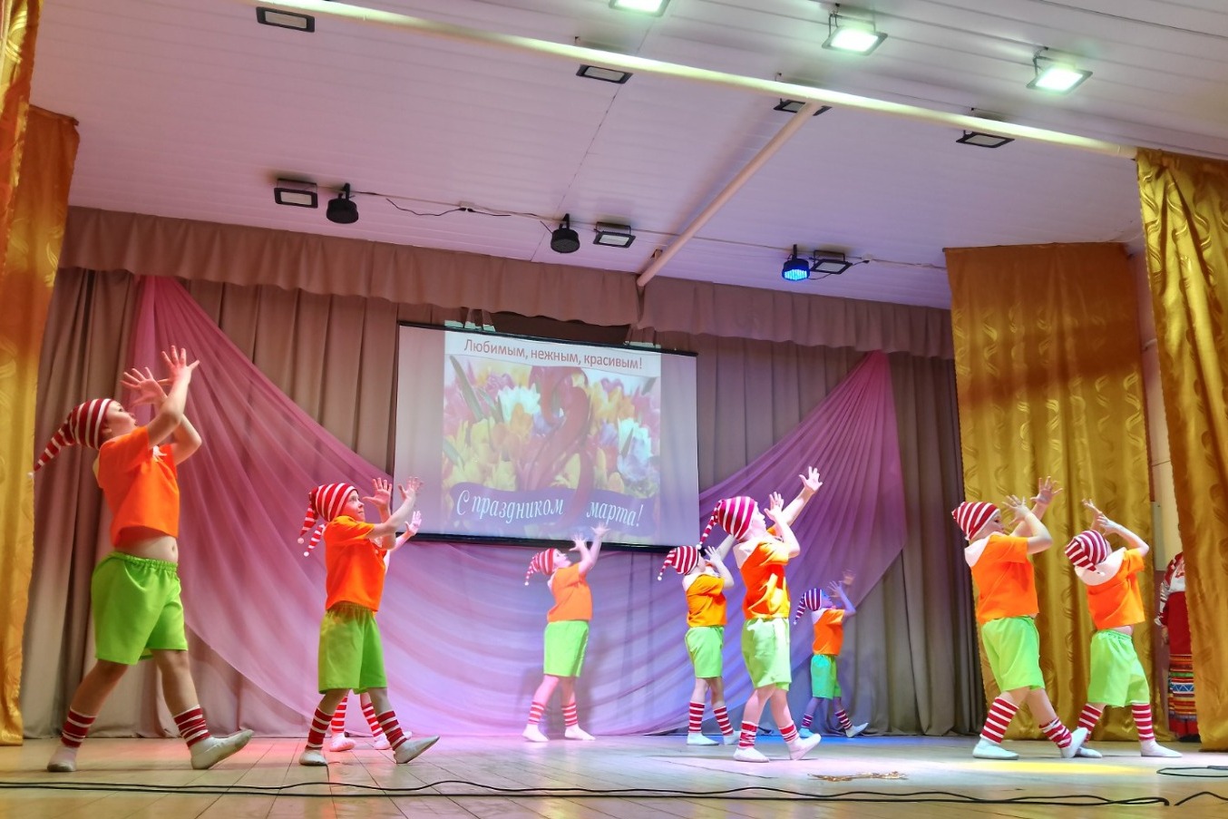 Танец «Буратино» в исполнении воспитанников детской школы искусств 