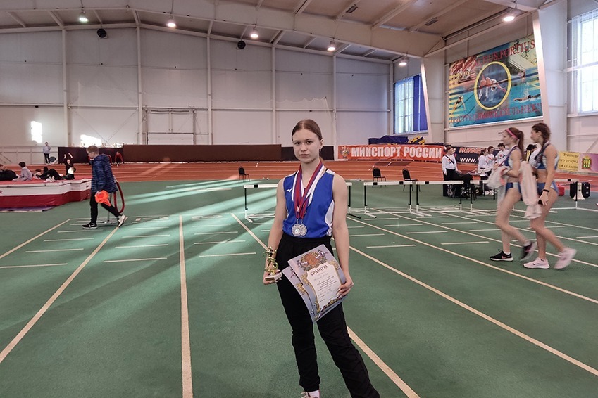 Котовская легкоатлетка Диана Наполова со своими наградами