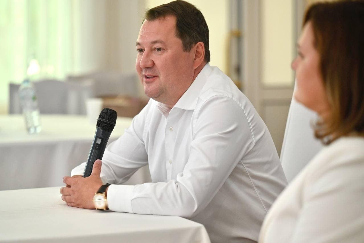 Максим Егоров отвечает на вопросы журналистов.