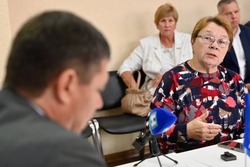 Дороги, транспорт и капремонт: Евгений Первышов провел личный прием граждан 