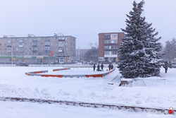 В центре Котовска начали заливать детский каток
