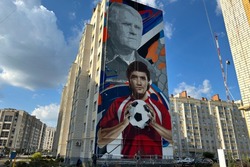 Многоэтажку в Тамбове украсили портретами Юрия Жиркова и его тренера Валерия Шарапова