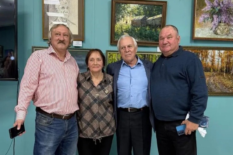 С коллегами по творческому цеху. Слева направо Виктор Жабин, Надежда Попова, Виктор Миломаев, Иван Попов