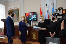 Тамбовским медикам передали очередную партию средств индивидуальной защиты
