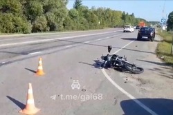 Между Тамбовом и Котовском мотоцикл врезался в «Гранту»