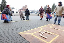 В какие игры можно играть валенком, показали на празднике в Инжавино