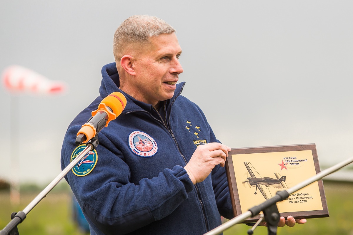 На фото: ведущий пилотажной группы «Звезда» Дмитрий Мотин