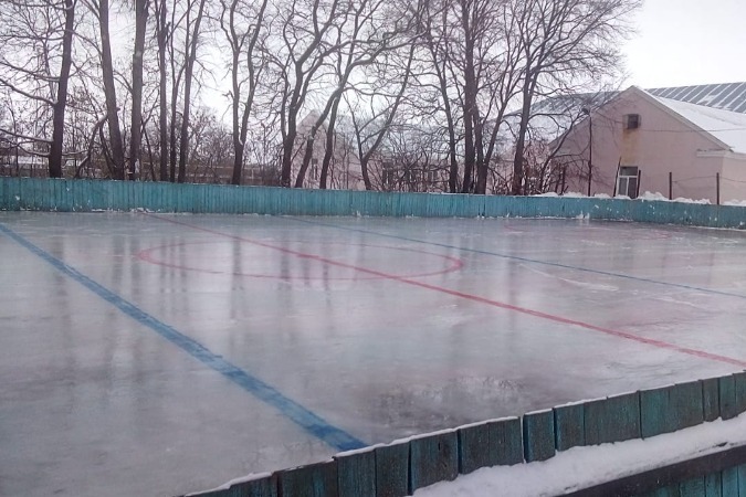 Хоккейная коробка зима