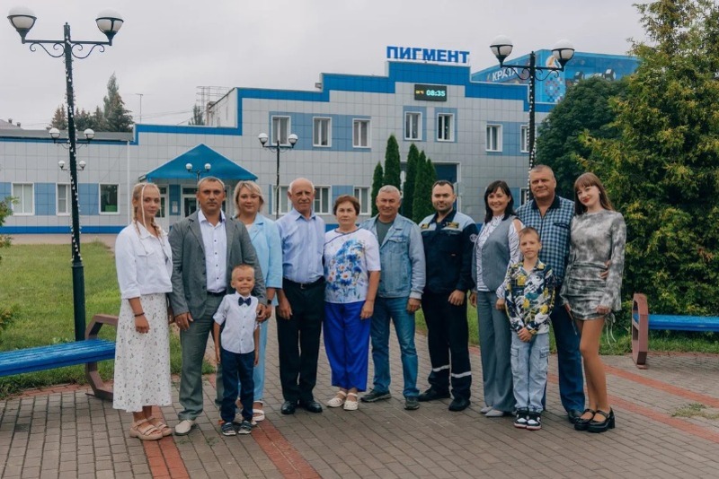 Один завод на всех: трудовой стаж на «Пигменте» трех поколений Поповых-Хамкиных-Ермаковых перевалил за полтора века 