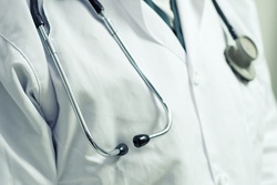 В Тамбовском районе врач оформил 13 больничных за взятки