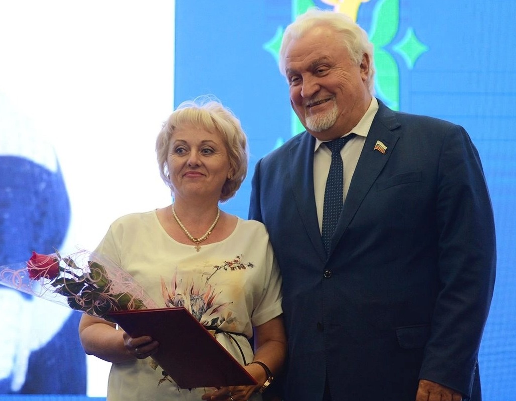 Татьяне Шаталовой вручил Почётную грамоту председатель Тамбовской областной думы Евгений Матушкин