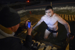Лёгкий мороз, бодрящая вода и горячие эмоции – жители Тамбовщины отметили Крещение Господне